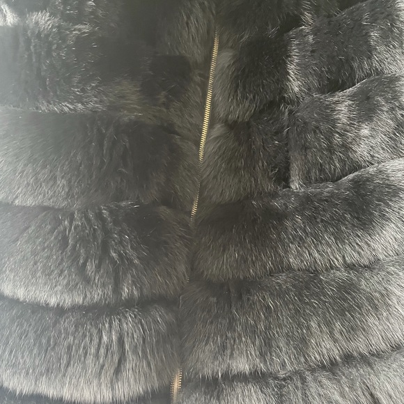 Women’s Black Fox Fur Vest Size 6 – Luxury Outerwear, Excellent Condition - Picture 4 of 9